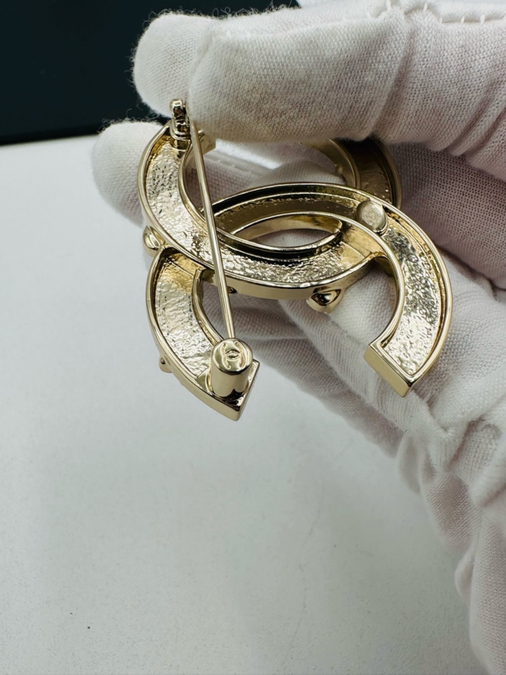 Chanel Pink Enamel Brooch Vintage - Picture 7 of 11